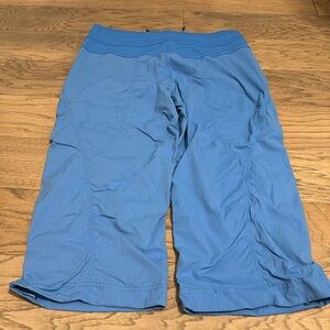 Beautiful Blue Lululemon Dance pant in cropped
